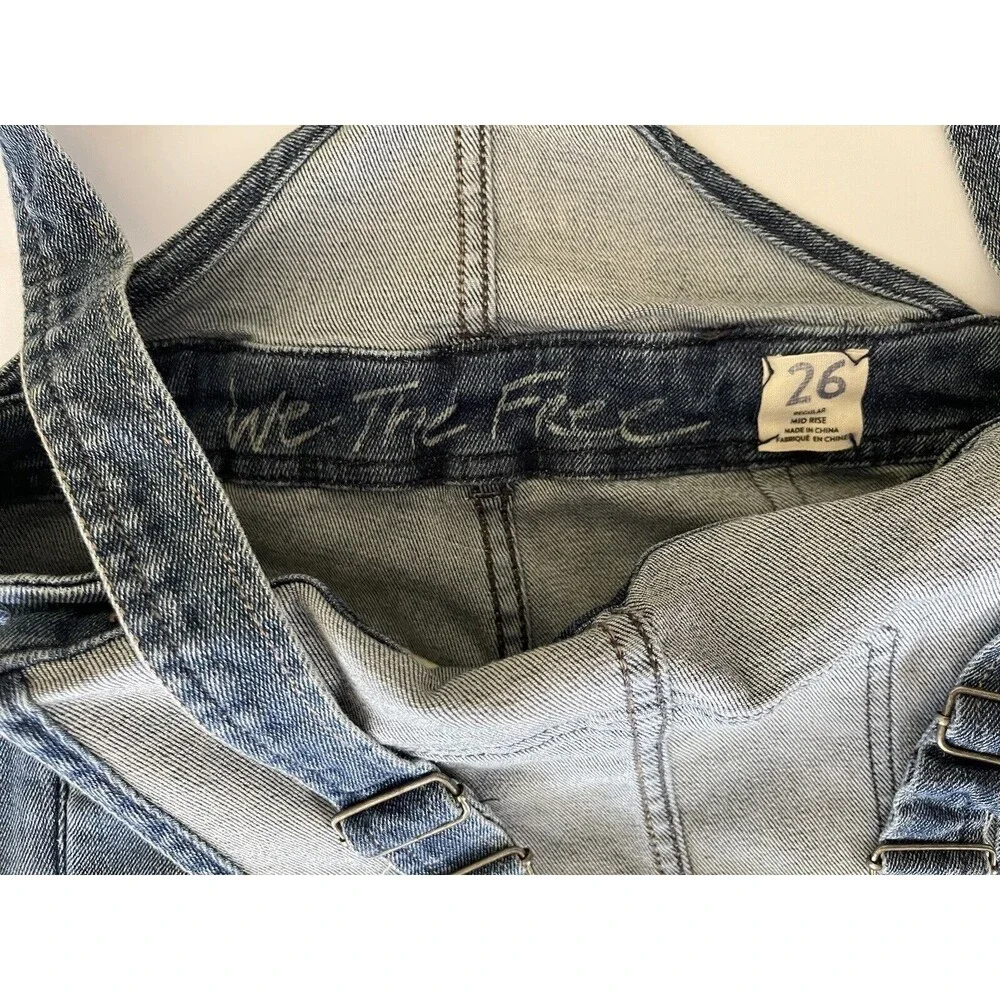 Free People Distressed Blue Denim Overalls Medium‎ Wash Size 26